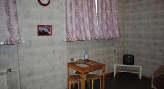 Гостиница 12 месяцев Новокузнецк Трехместный номер с основными удобствами и общей ванной комнатой-2