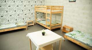 Гостиница 12 месяцев Новокузнецк Кровать в общем номере для мужчин и женщин с 8 кроватями-3