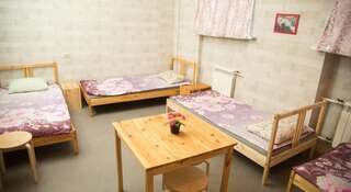Гостиница 12 месяцев Новокузнецк Кровать в общем номере для мужчин и женщин с 8 кроватями-2