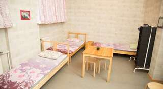 Гостиница 12 месяцев Новокузнецк Кровать в общем четырехместном номере-4